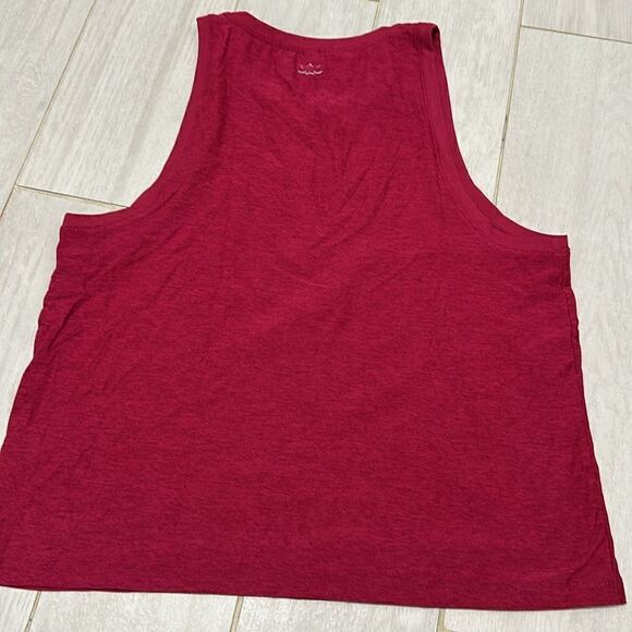 Beyond yoga pink/red medium tank new - Picture 4 of 4